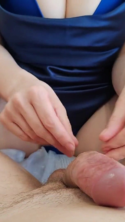 30 dakika boyunca beni azdırdı. Sonra patladıktan sonra mastürbasyona devam etti | Klip 1