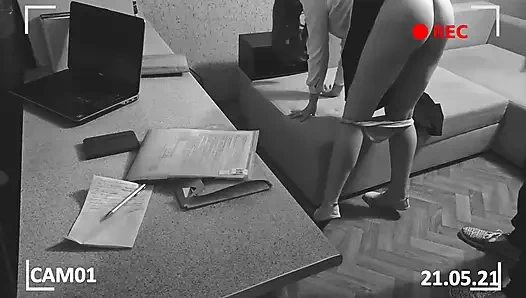 Yönetmen yaramaz bir öğrenciye şaplak atmış