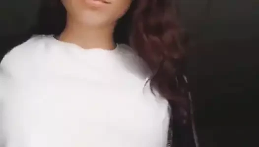 Göğüslerimi em bebeğim