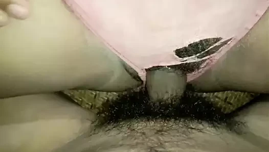 Kız arkadaşın yırtık pantolonu.