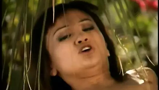 Sevimli genç Asya kız ile mükemmel göt berbat bir büyük çük ve gets becerdin sert