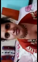 Desi yenge içinde kırmızı elbise boob press ve oral seks