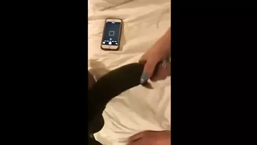 Kıçını BBC için yaptırdı ve bunu biliyor.