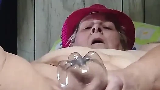 Azgın amcığı susamış şişe sikiyor