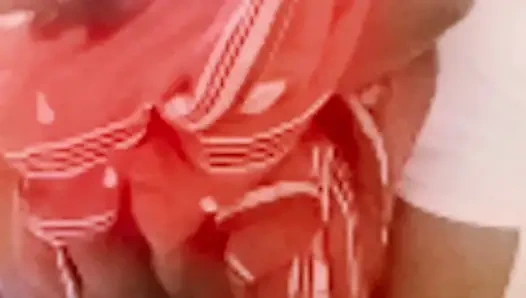 Hintli hintli tamil iri güzel evli kadın latha ayakta sarılıyor götünü sıkıyor ve borç ödemesi için finansçı tarafından amcık yalıyor!