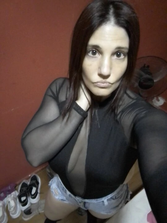 Милфа и горячая мама делает стриптиз