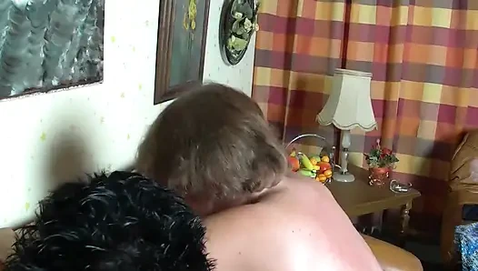 Tembelim ve ofisten canlı yayın, ama sikişmeyi seviyorum