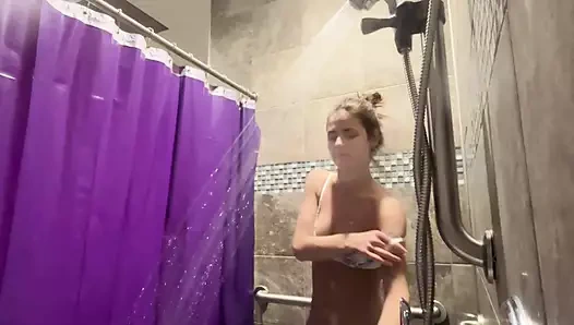 Üstüne oturabilir miyim?