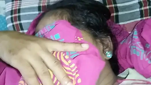 Bugün üvey kız kardeşimi takma yarakla siktim ve çok eğlenceliydi