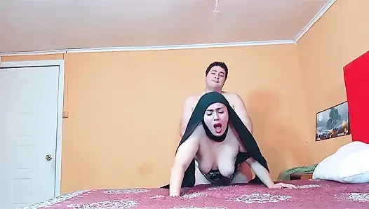 Tesettürlü kadın domaltılarak sikiliyor
