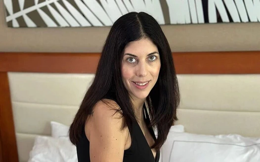 Jay Playhard Anna Cummings ile tanışıyor