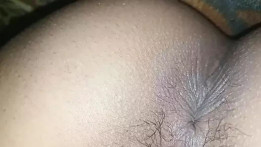 Hintli kız parmaklanıyor