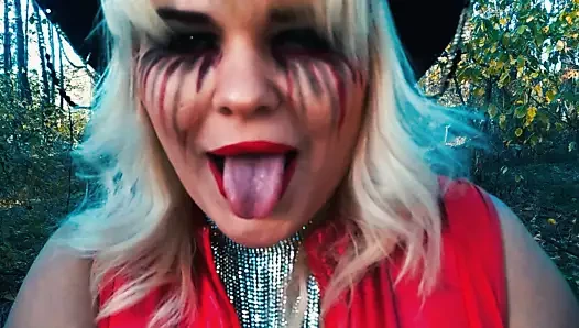 Cadılar Bayramı'nda tüm cadılar mastürbasyon yapmak için dışarı çıkarlar.