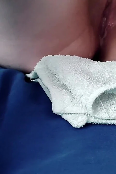 Candy Camille ile gıdıklıyor ve fışkırtıyor