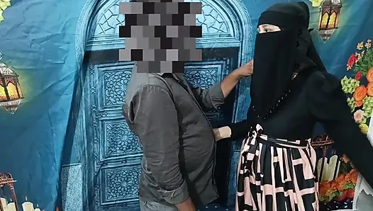 A muszlim lány kézimunkát végzett, és keményen megdugta a vágatlan