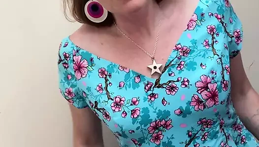 Atılan ayak hayranları için bir ikram ile bir hayır dükkanında kıyafet deniyorum! uyarı: halka açık bir yerde tam çıplaklık!