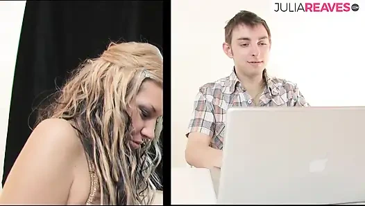 Sert sikişmeden önce amcığı yalatılan sarışın zevkle inliyor