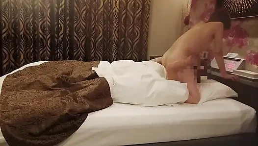 Aldatan bir çiftin seks partneriyle çekilen seks videosu