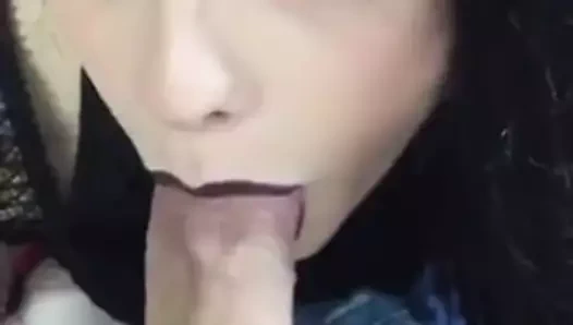 Koyu dudaklar sakso çekiyor