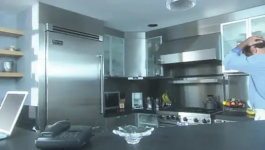Yeni evli çift bal dolunaylarında şiddetle sikişiyor