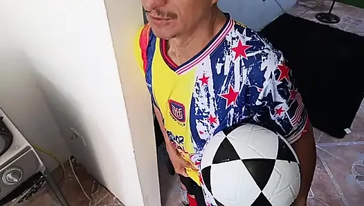Dünya Kupası başlamadan önce güzel, büyük memeli Meksikalı üvey kızımı sikiyorum.