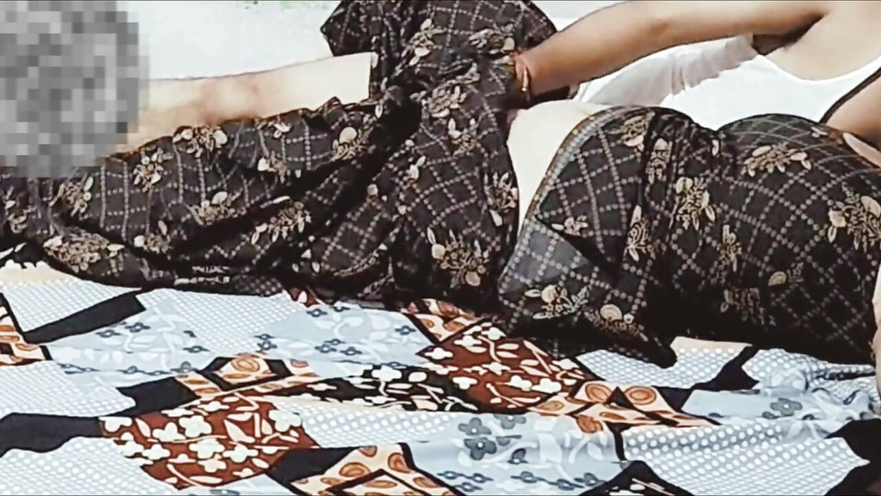 Kocamın arkadaşı eve geldi ve beni sikti. İnleme çok yüksek sesle ve erotik