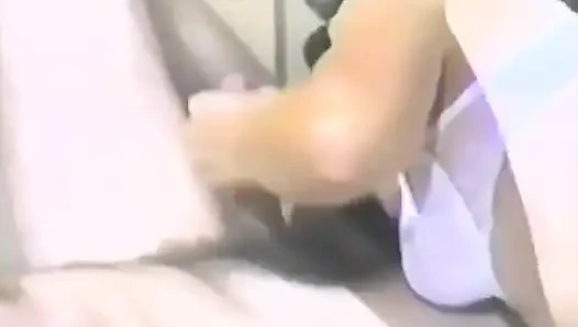 Yarağa aç esmer derinden emmeyi seviyor