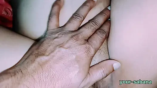 Salma'nın ofis arkadaşları üç yüz rupi verdi ve götünü ve amını sert sikiyor Hintli desi kız