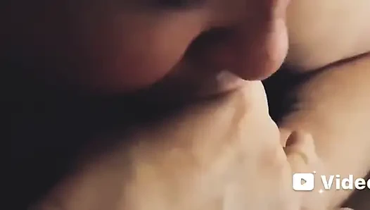 Boğazını dolduruyor!