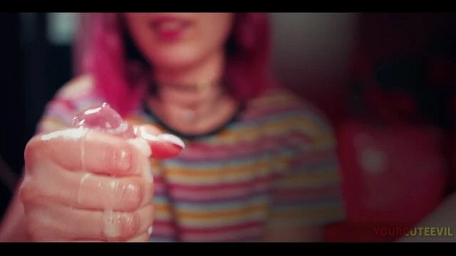 2 dakika içinde onu boşalırım, hızlı pov handjob