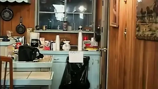 Büyük memeli kız amcığını sikiyor büyük yarak emiyor... ağzına boşalma