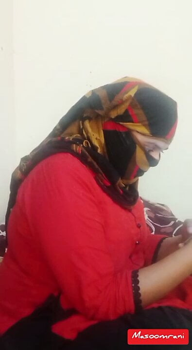 Erkek arkadaş ne chodny ka mana kar diya için aunty khud hi salatalık se masterbation karny lagi