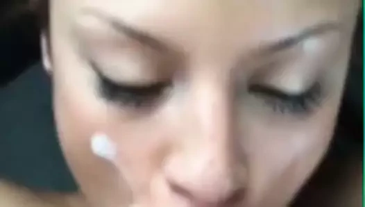 Kız arkadaş sakso çekiyor