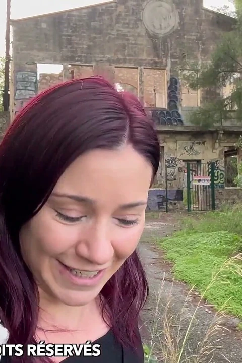Bu iyi orospu ona urbex şeklinde hızlı oral seks yapıyor