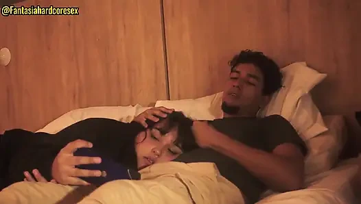 Üvey kız kardeşim filmi izledikten sonra penisimi yutuyor, neredeyse bizi keşfediyorlar