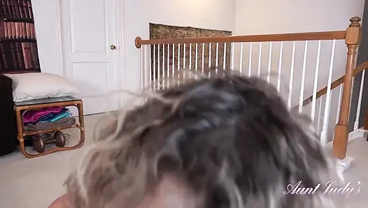 Auntjudys - olgun üvey annen Tia sana tabu sakso çekiyor