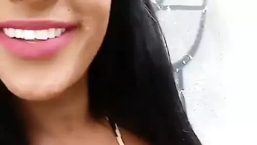 Transex morena pauzuda na rua