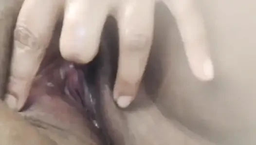 Köylü kız görüntülü görüşmede erkek arkadaşına amını gösteriyor