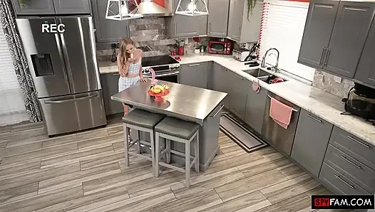 Отчим использует меня как его личную игрушку для траха