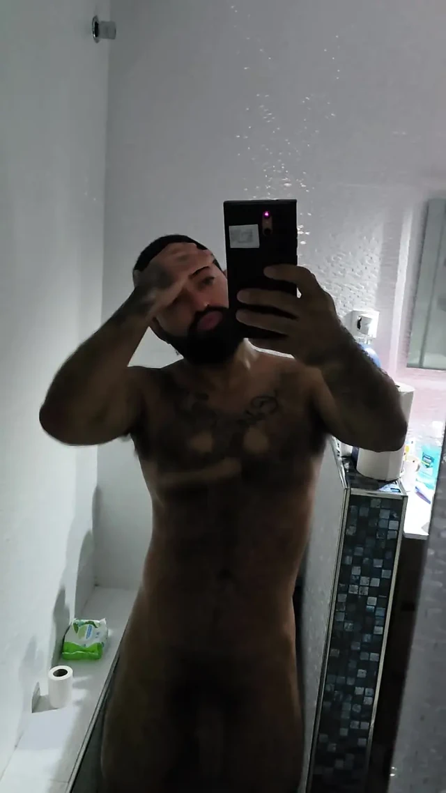Kendime seksi dokunuyorum