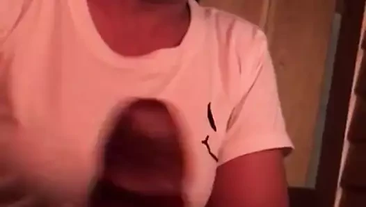 Büyük zenci yarağı Asyalı yarak masajı yapıyor