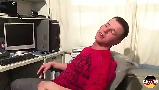 Almanya'dan yuvarlak götlü sarışın domalmayı seviyor