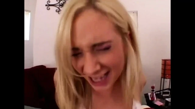 Çığlık atan fahişe Hillary