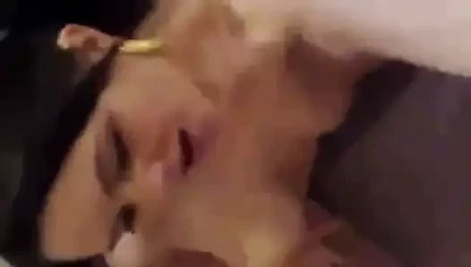 Sürtük seviyor boşalmak üzerinde ona yüz