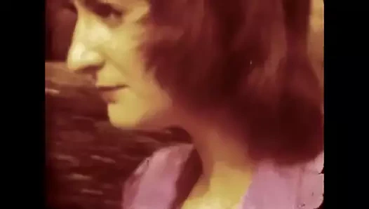 Siyah sigara içen için büyük memeler