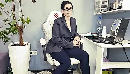 Asistan öğrenciye oral seks, oral seks, rol yapma oyunu verdi.