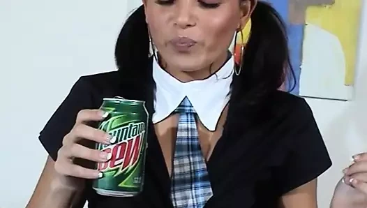 Sıcak genç kız ile bir ince vücut seviyor kahrolası kendini ile bir yapay penis