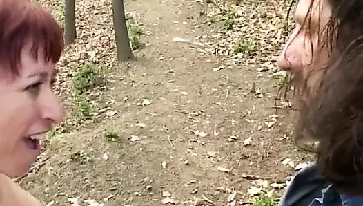 Andrea'nın annesi parkta genç eşcinsellerle seks yapıyor