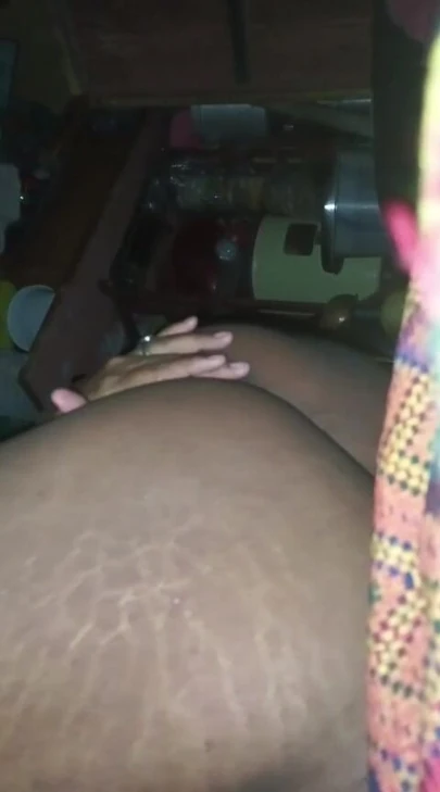 Mst gaand m ungli krti hui ladki
