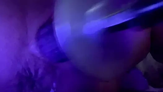 Fahişenin gevşek ıslak delik makinesi sikiliyor